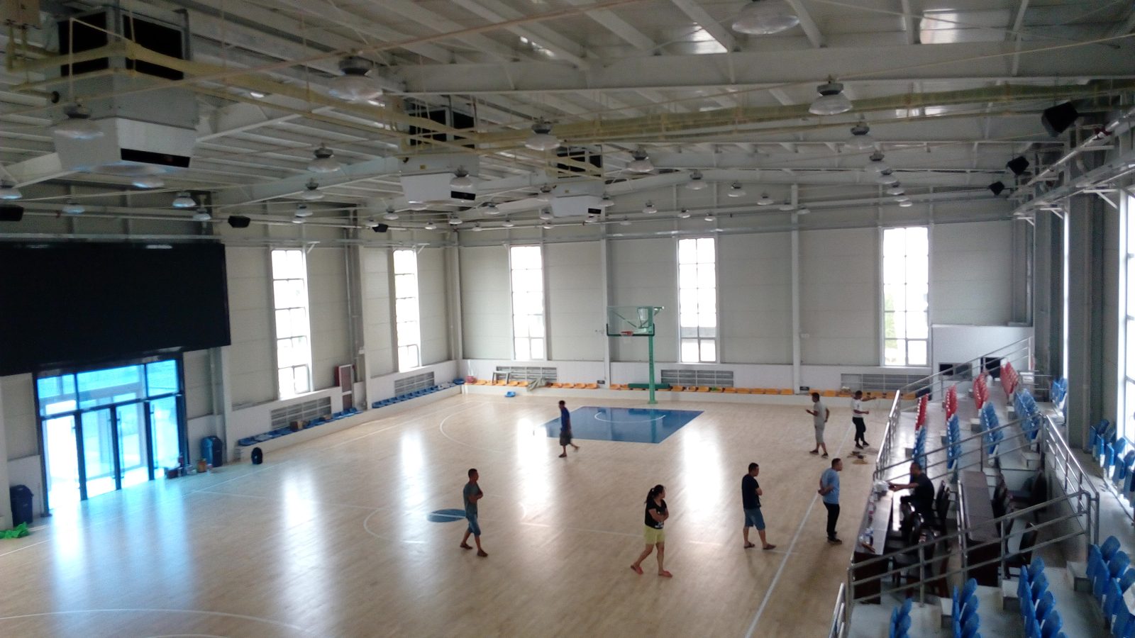 heating a high-ceilinged basketball hall — Mycond OXA