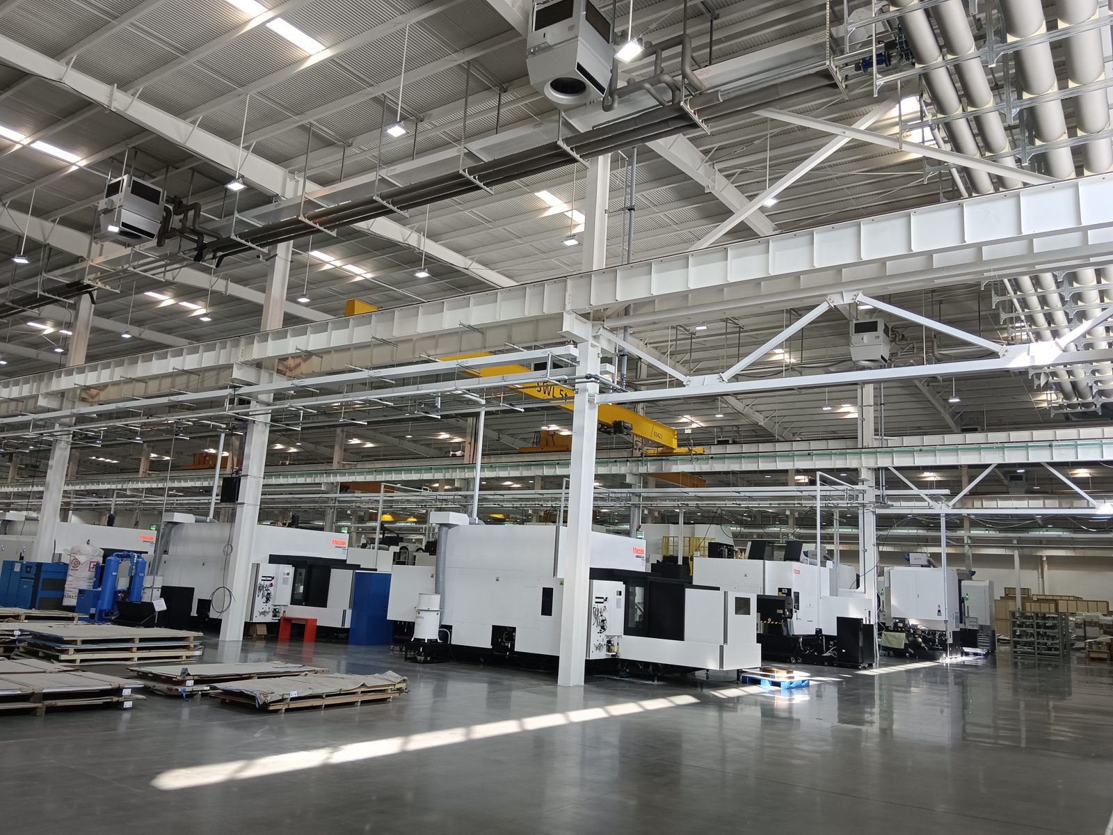 heating a machining hall with CNC equipment using ceiling-mounted OXA units