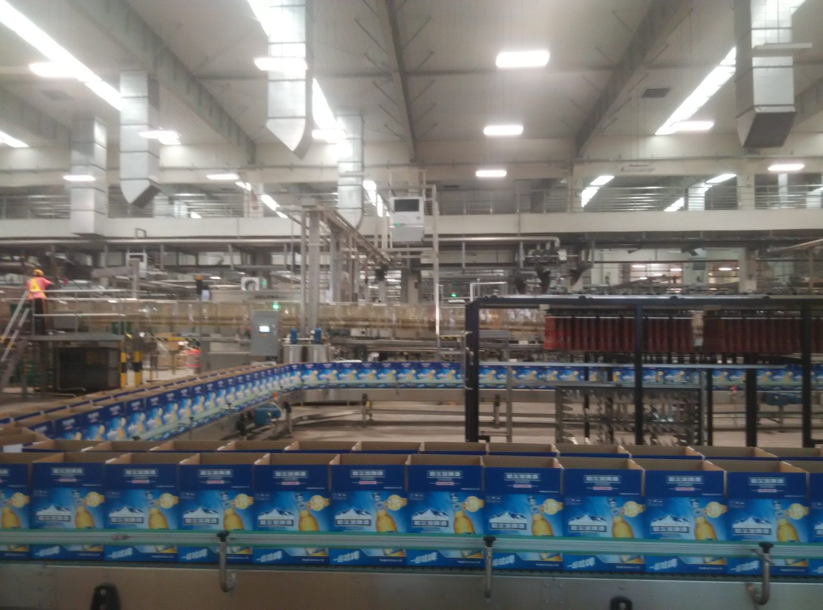 heating a beverage bottling hall with Mycond OXA units